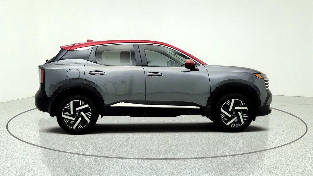 Used 2025 Nissan Kicks SV FWD image 4