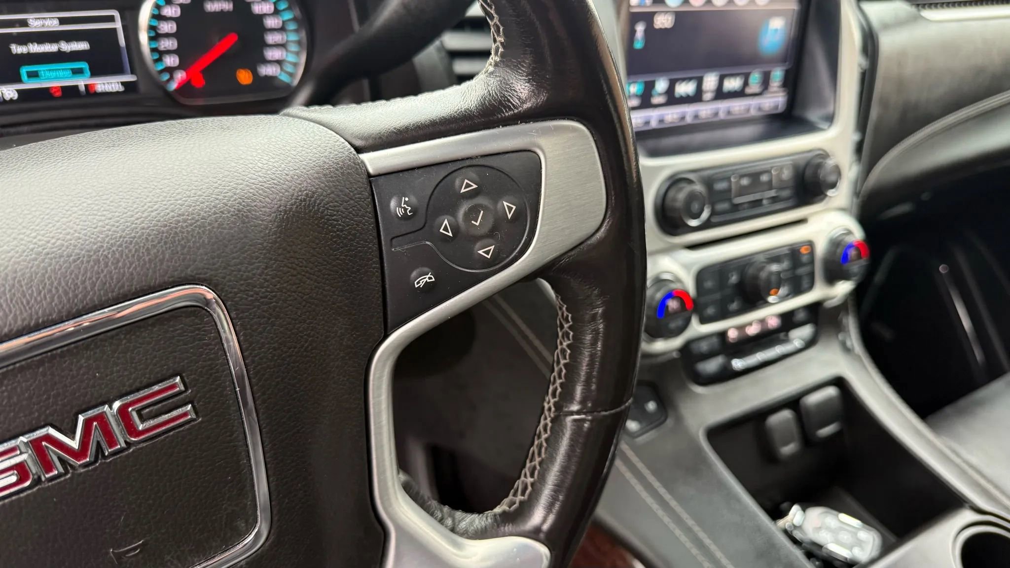 Used 2018 GMC Yukon SLT w/ Open Road Package image 16