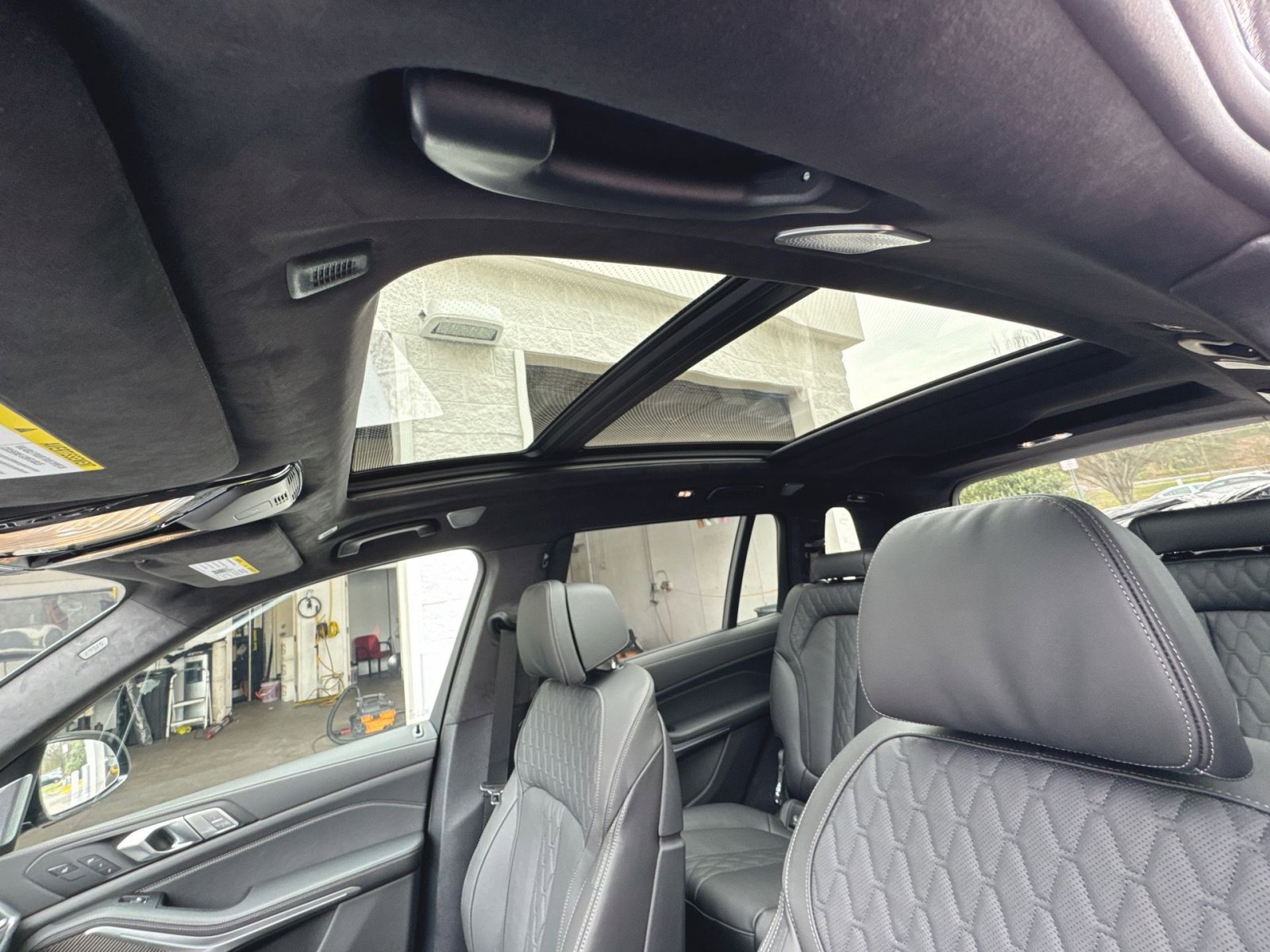 New 2026 BMW X7 M60i image 24