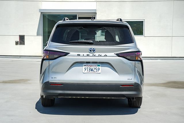 Used 2025 Toyota Sienna XLE w/ XLE Plus Package image 5