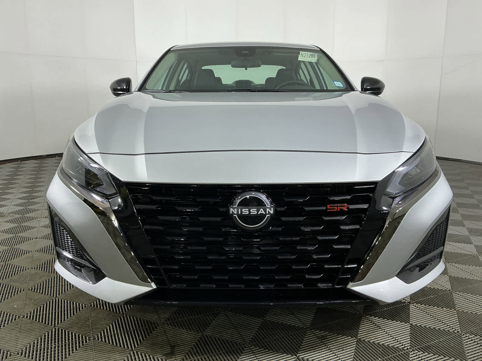 New 2025 Nissan Altima 2.5 SR image 2