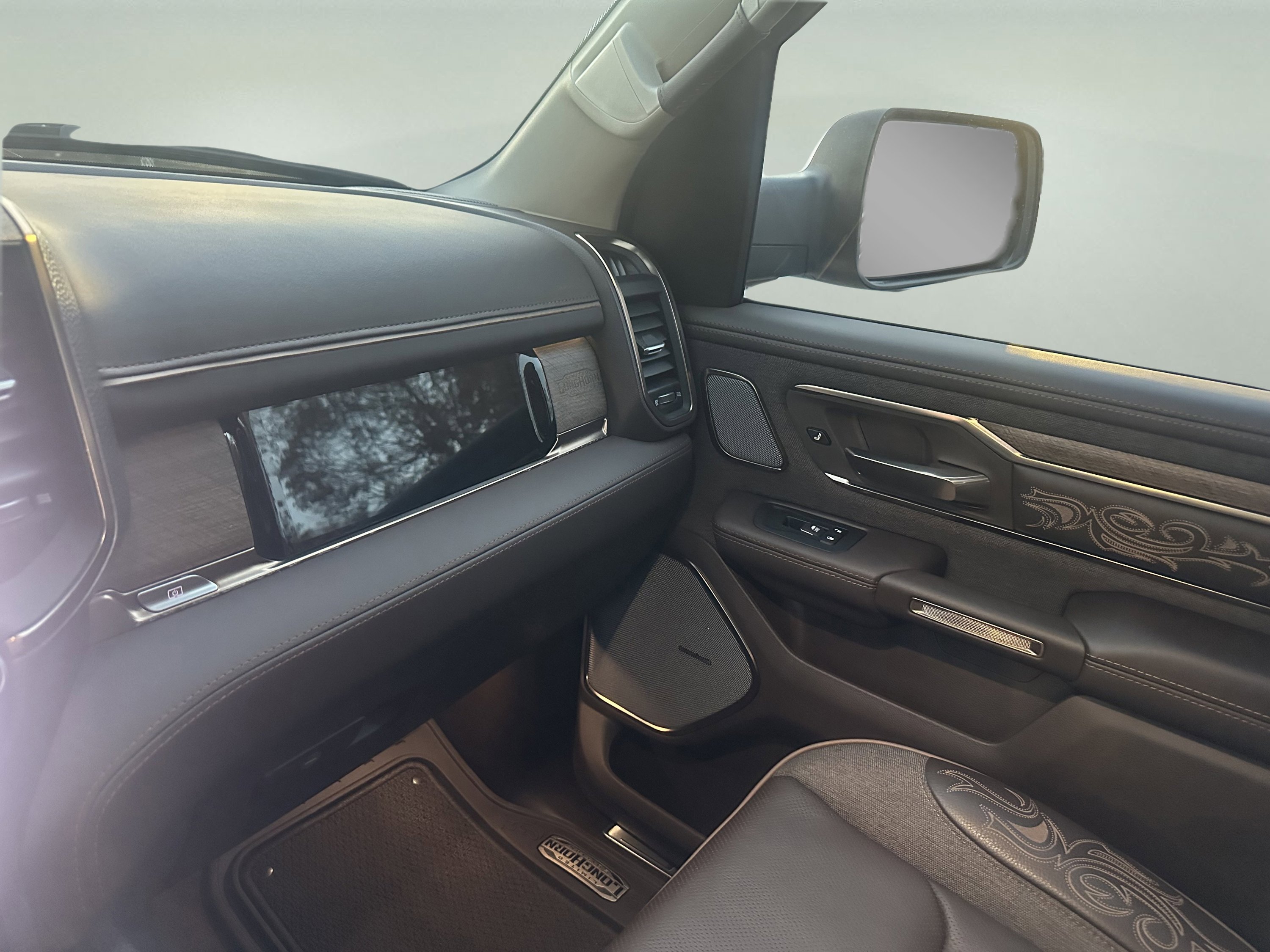 Used 2025 RAM 1500 Limited image 16