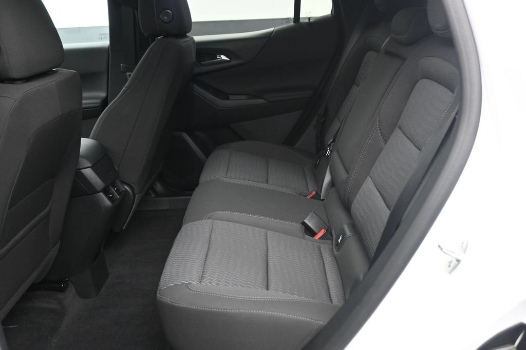 Used 2026 Chevrolet Equinox LT w/ Safety and Technology Package FWD image 13