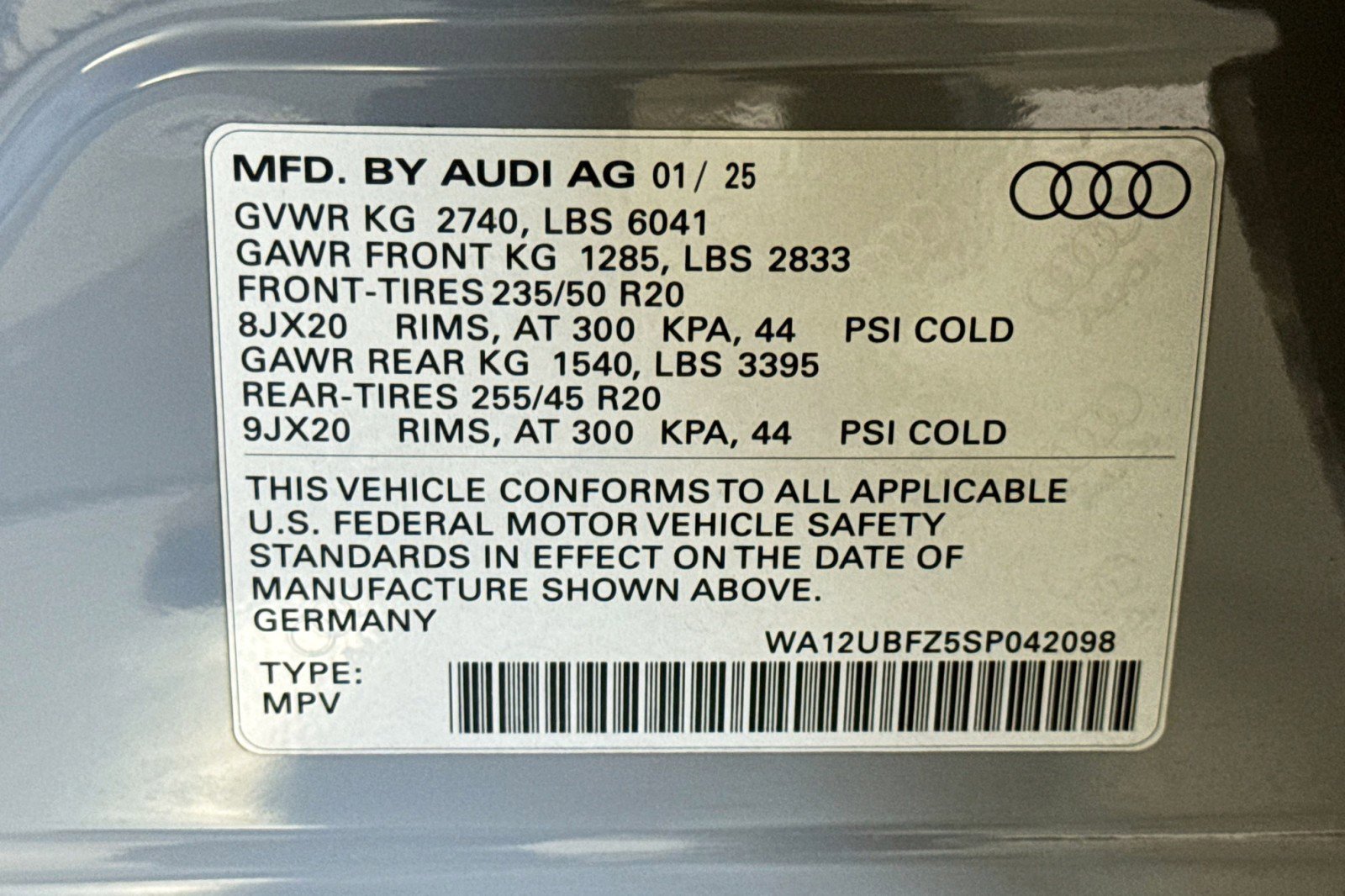 Used 2025 Audi Q4 e-tron Premium w/ Convenience Package image 31