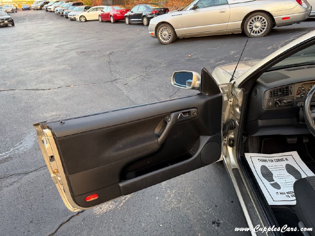 Used 2001 Volkswagen Cabrio GLS image 5