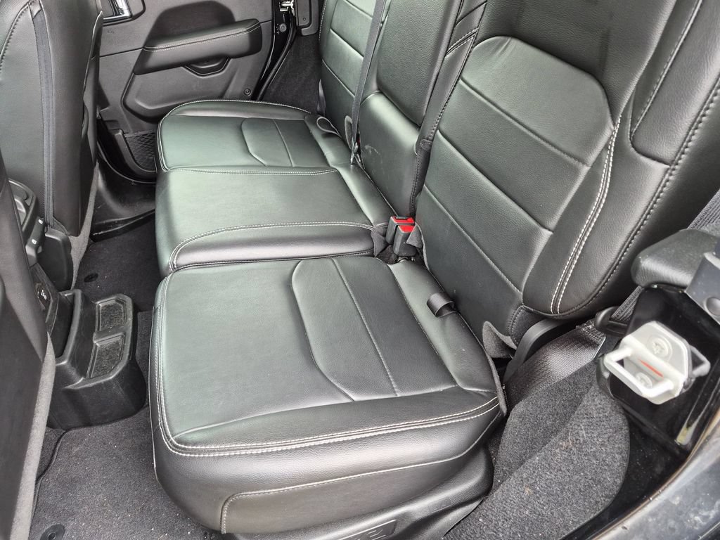 Used 2023 Jeep Wrangler Unlimited Sahara w/ Cold Weather Group AWD/4WD image 21