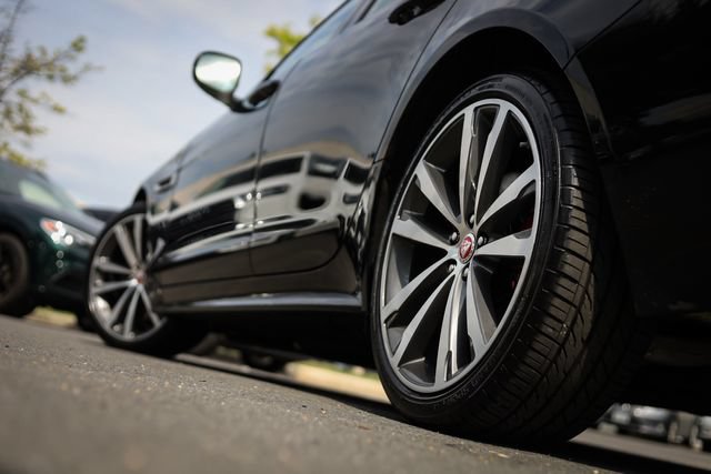 Used 2018 Jaguar XF S AWD/4WD image 22