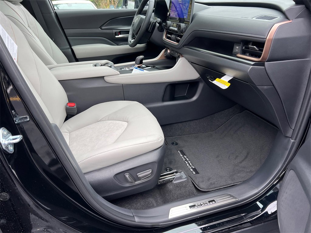 New 2026 Toyota Grand Highlander AWD Hybrid image 13
