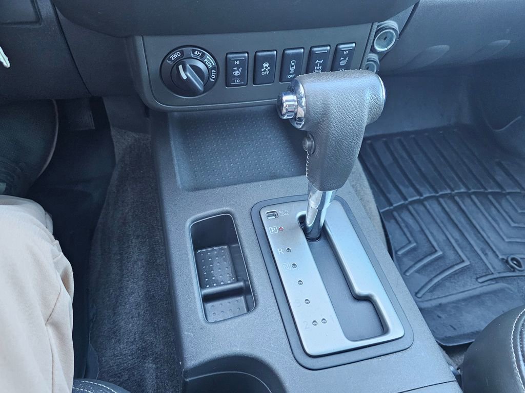Used 2014 Nissan Frontier PRO-4X w/ Pro-4x Luxury Package AWD/4WD image 23