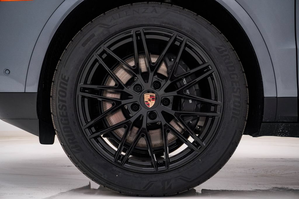 New 2026 Porsche Cayenne Coupe AWD/4WD image 13