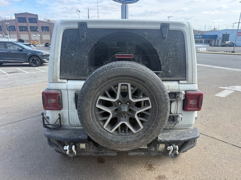 Used 2024 Jeep Wrangler Sahara w/ Technology Group image 5