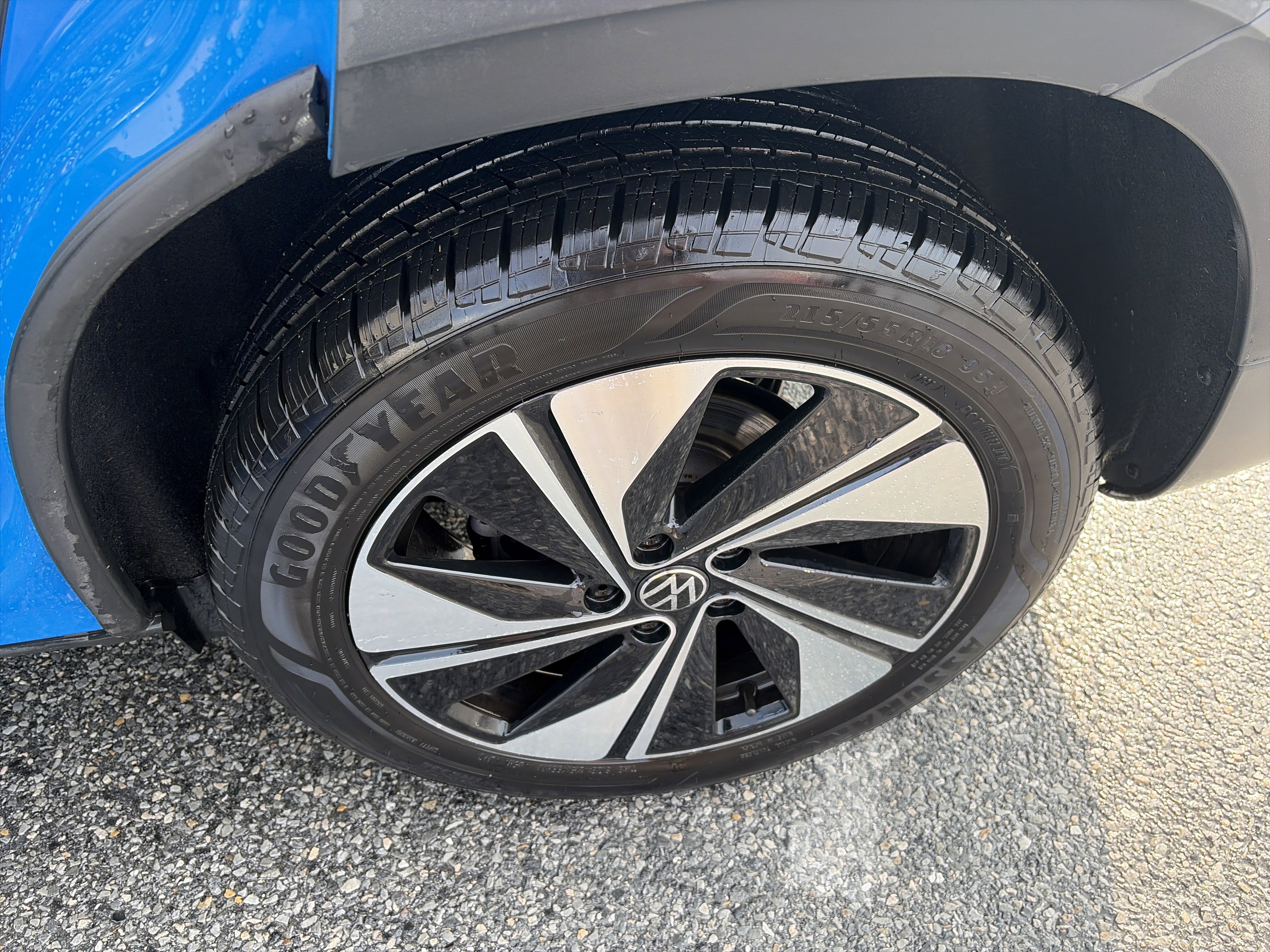 Certified 2025 Volkswagen Taos SE image 16