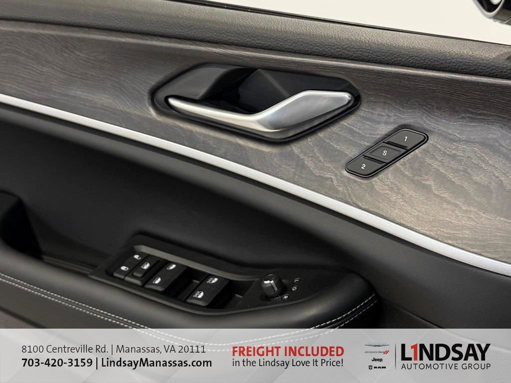 New 2025 Jeep Grand Cherokee L Limited w/ Luxury Tech Group II image 37