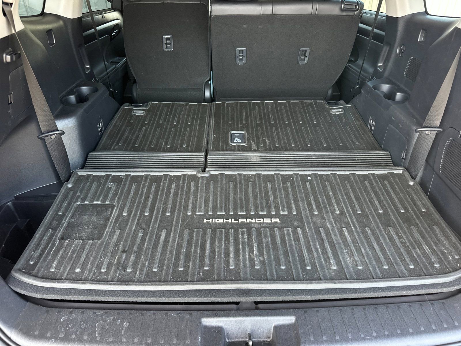 Used 2025 Toyota Highlander XLE AWD/4WD image 15