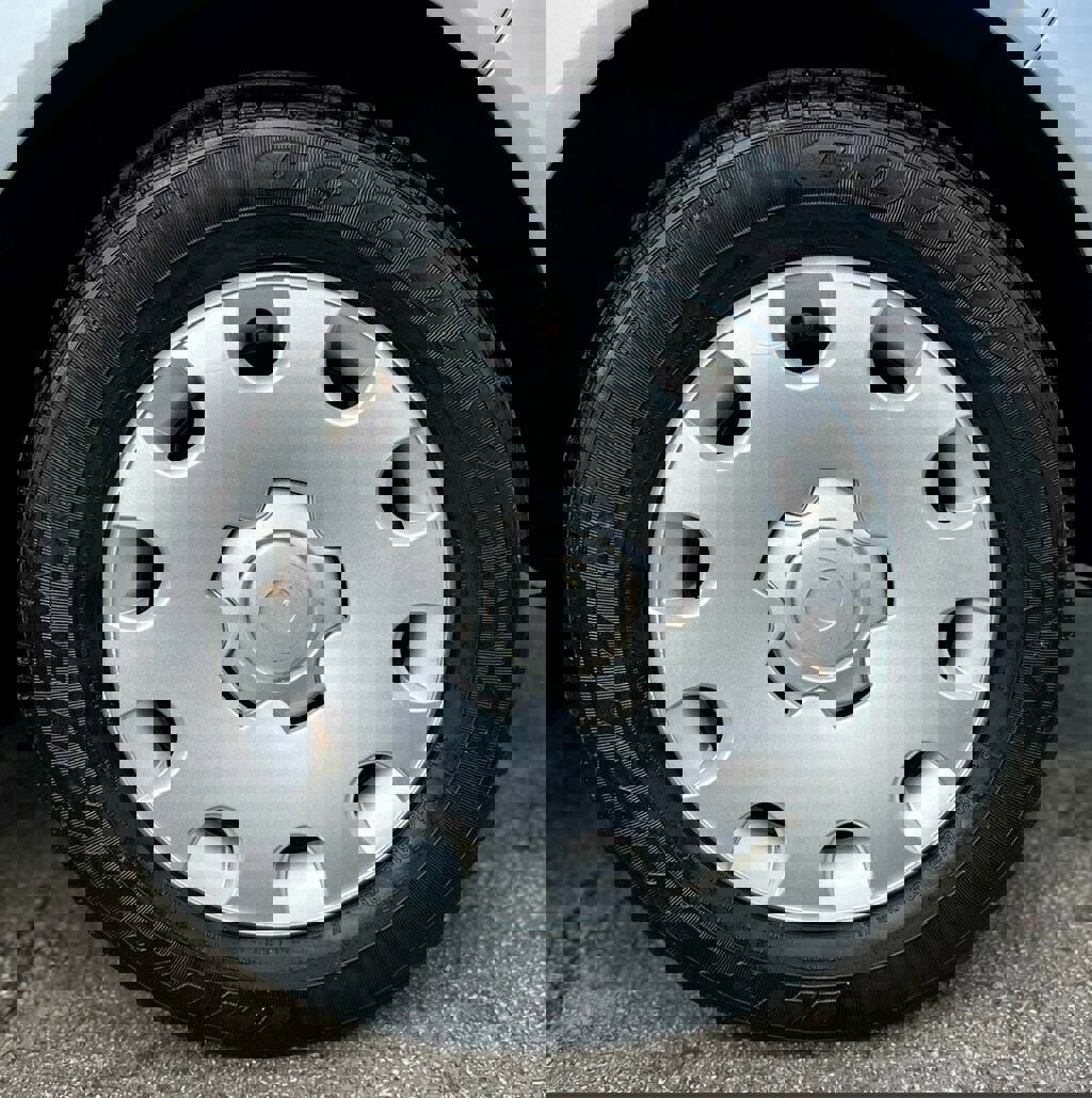 Used 2005 Volkswagen Golf GL image 18