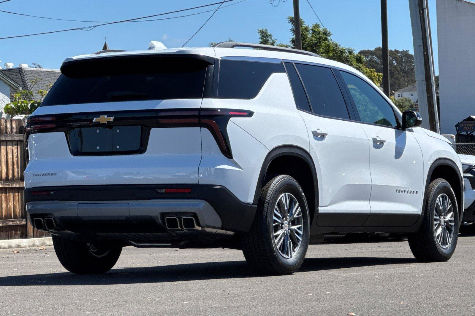 New 2026 Chevrolet Traverse LT image 4