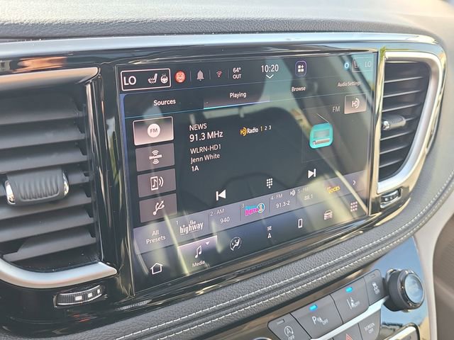 Used 2023 Chrysler Pacifica Limited FWD image 27