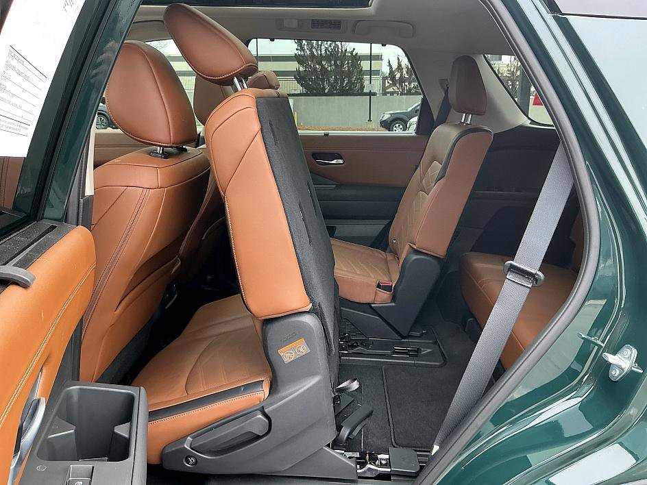 Certified 2025 Nissan Pathfinder Platinum w/ Cargo Package image 27