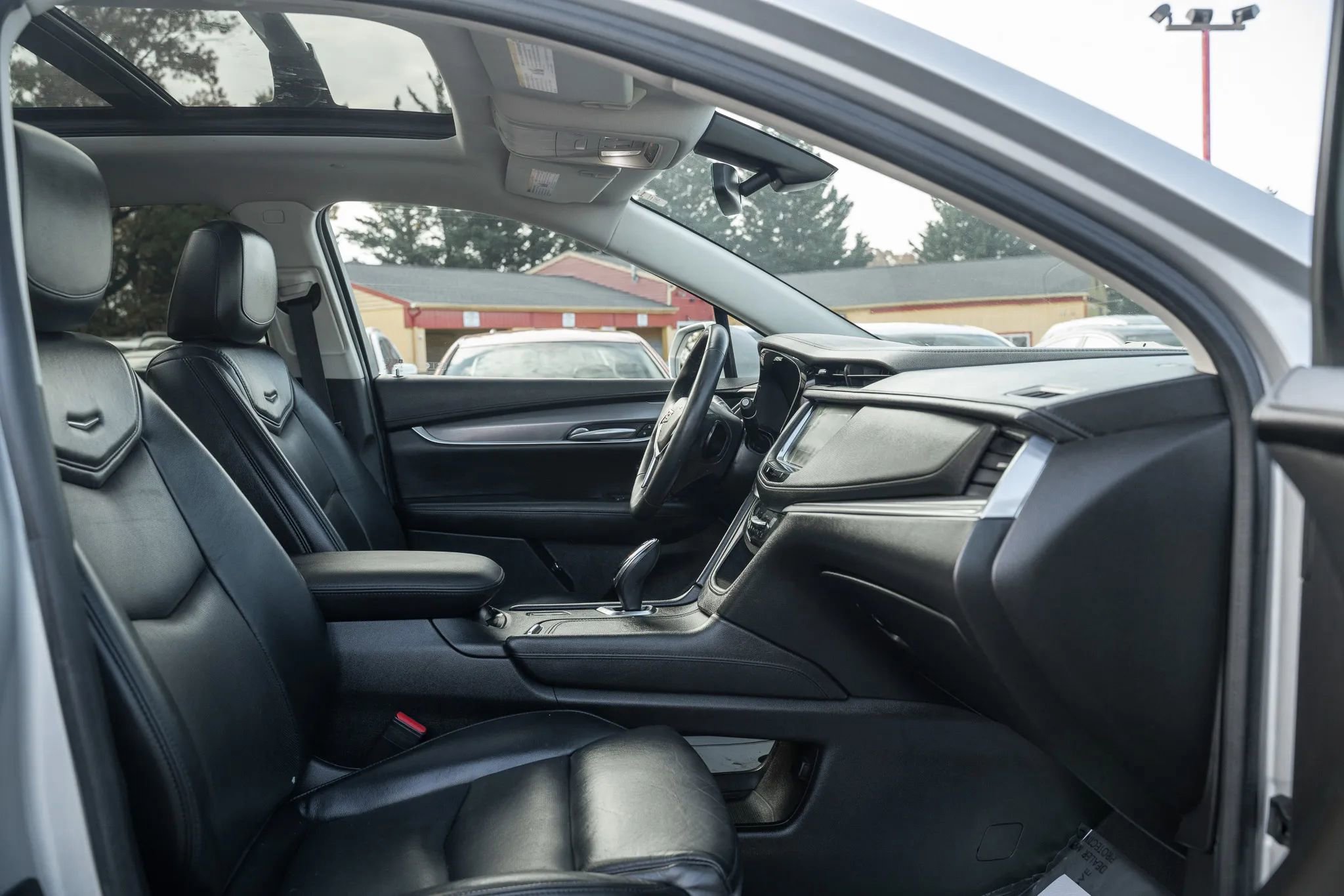 Used 2017 Cadillac XT5 Luxury w/ LPO, Wheel Lock Package image 12