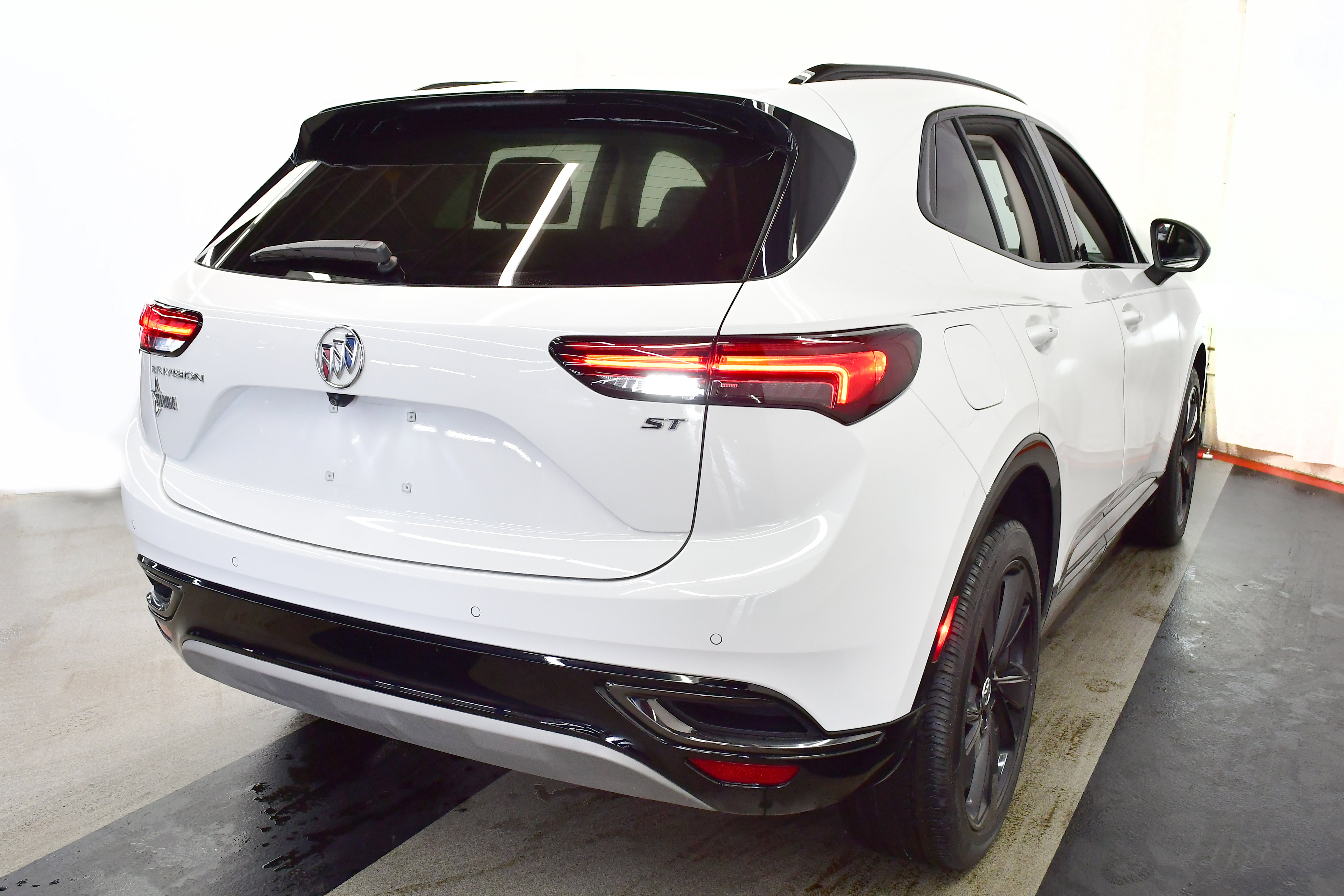 Used 2023 Buick Envision Essence w/ Sport Touring Package image 14