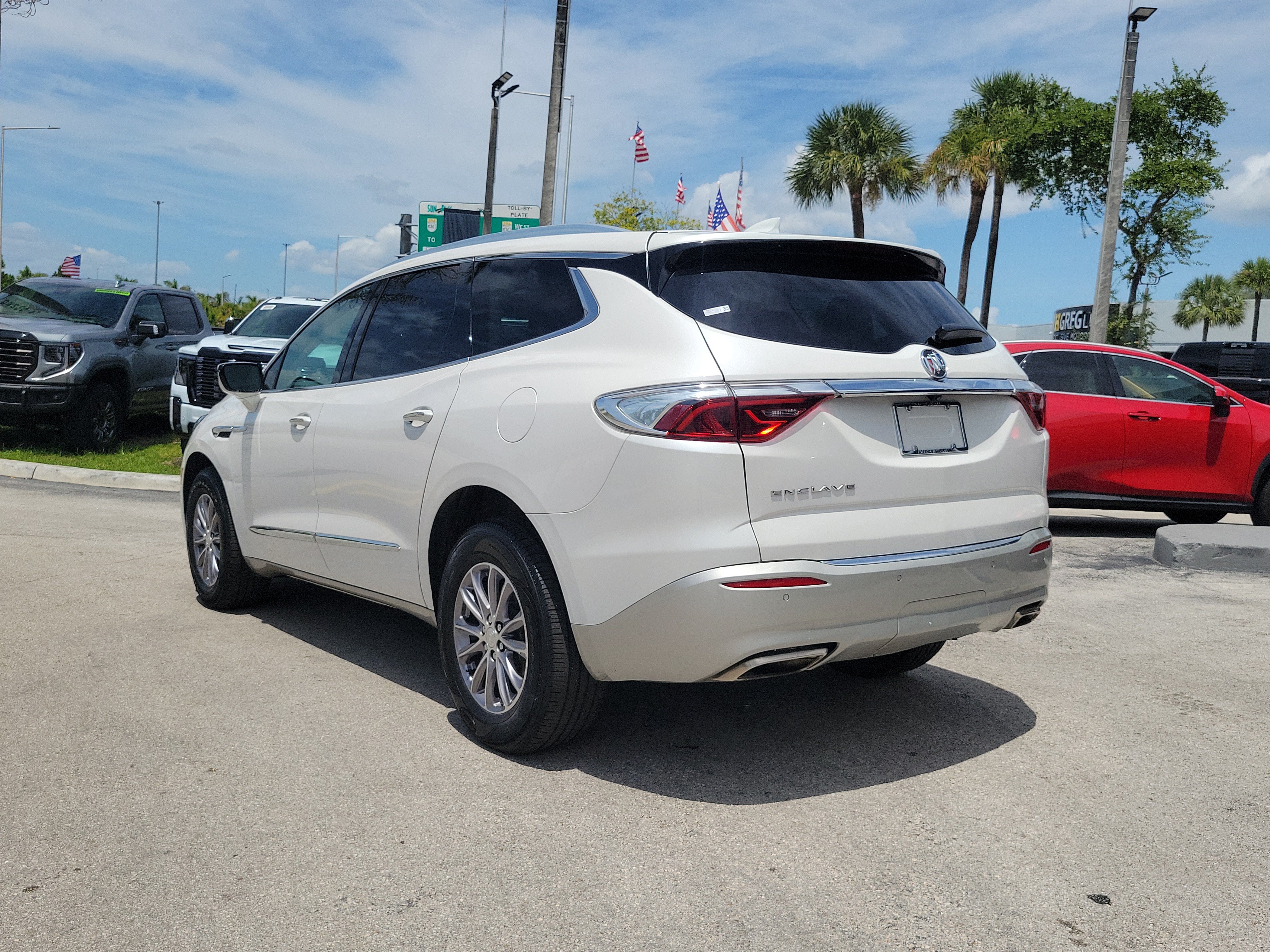 Used 2022 Buick Enclave Essence FWD image 7