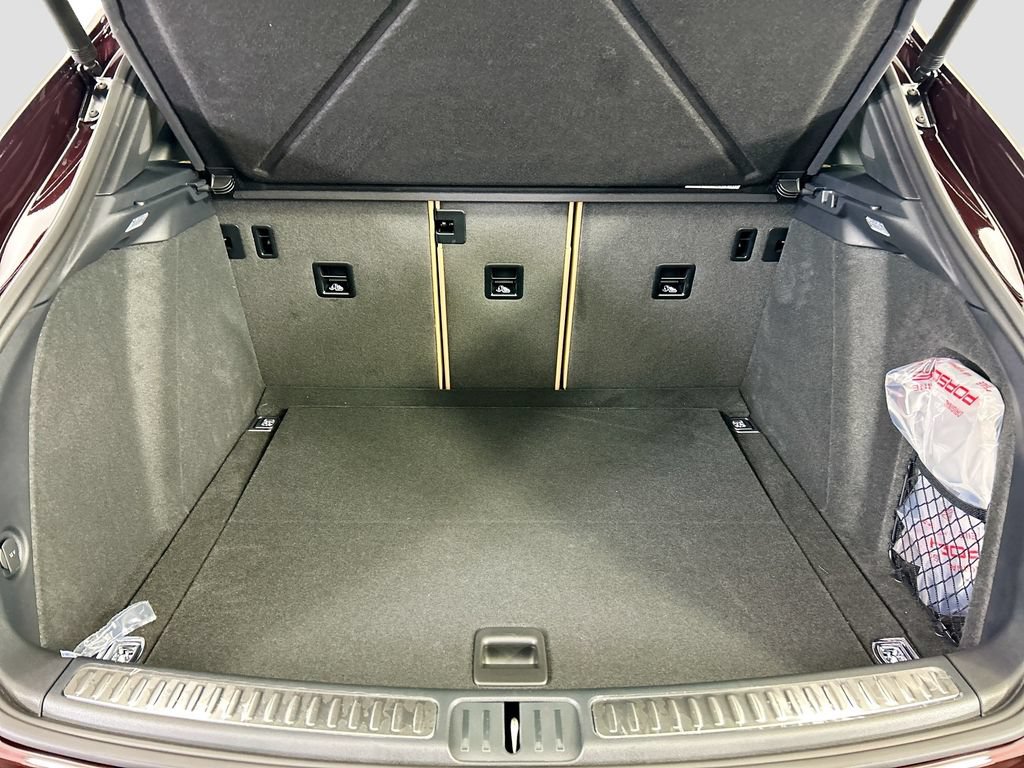 Used 2026 Porsche Macan AWD/4WD image 29