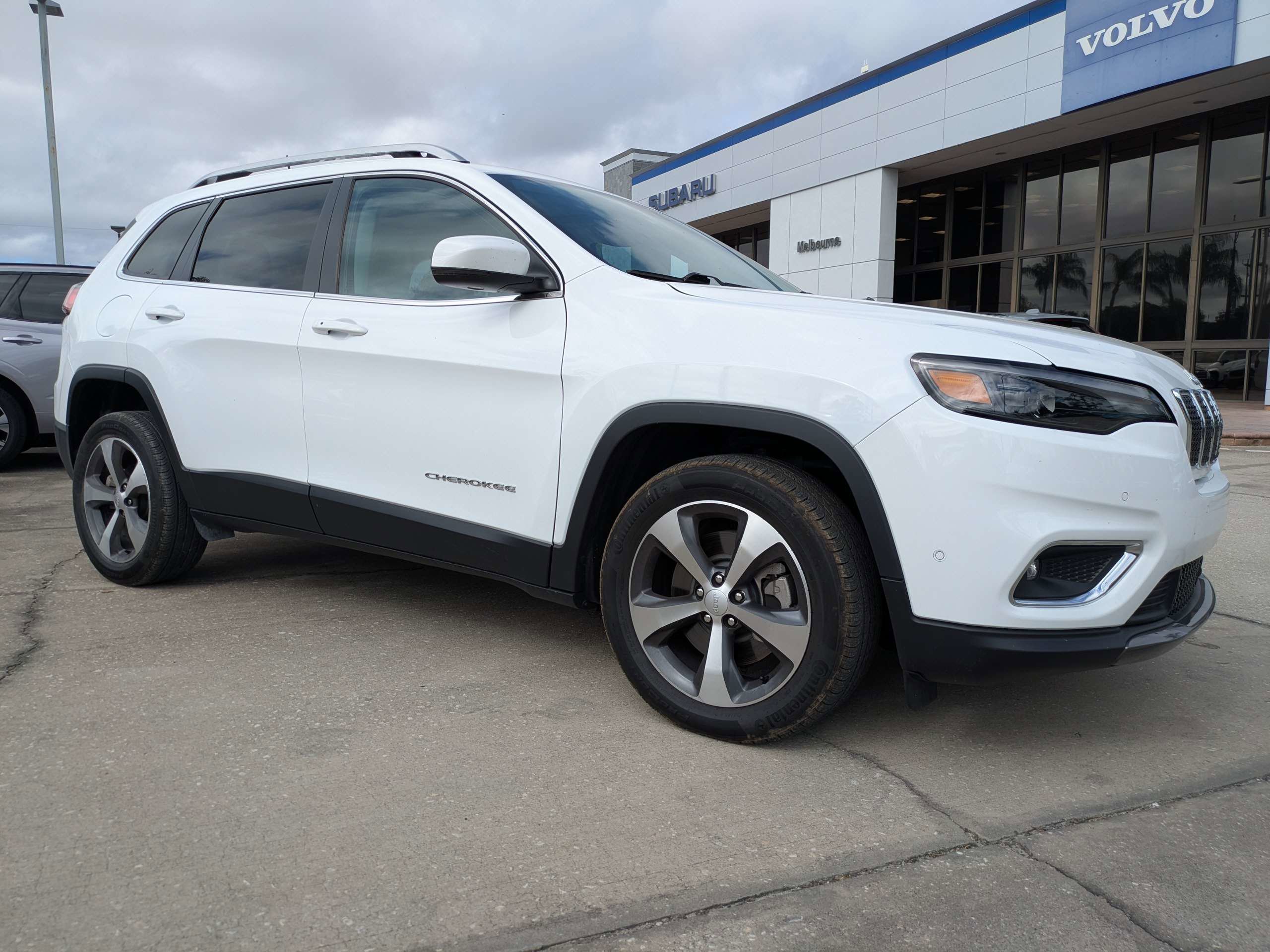 Used 2021 Jeep Cherokee Limited image 2