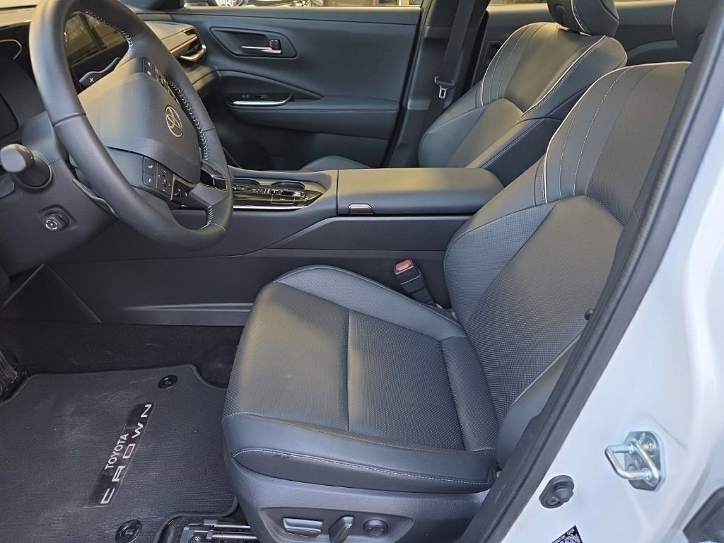 Used 2025 Toyota Crown Platinum image 10