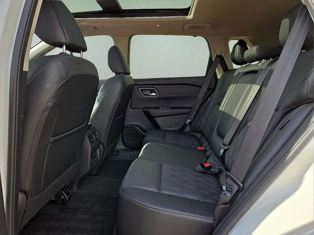 Used 2024 Nissan Rogue Platinum w/ Platinum Premium Package image 15