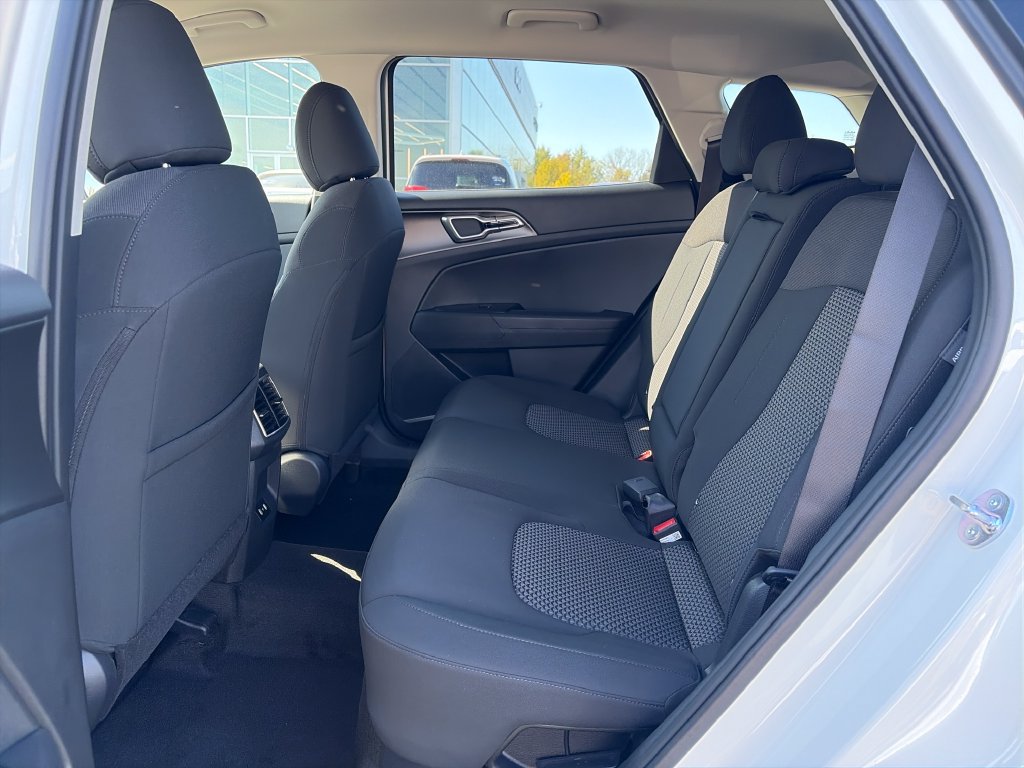 New 2027 Kia Sportage LX FWD image 21