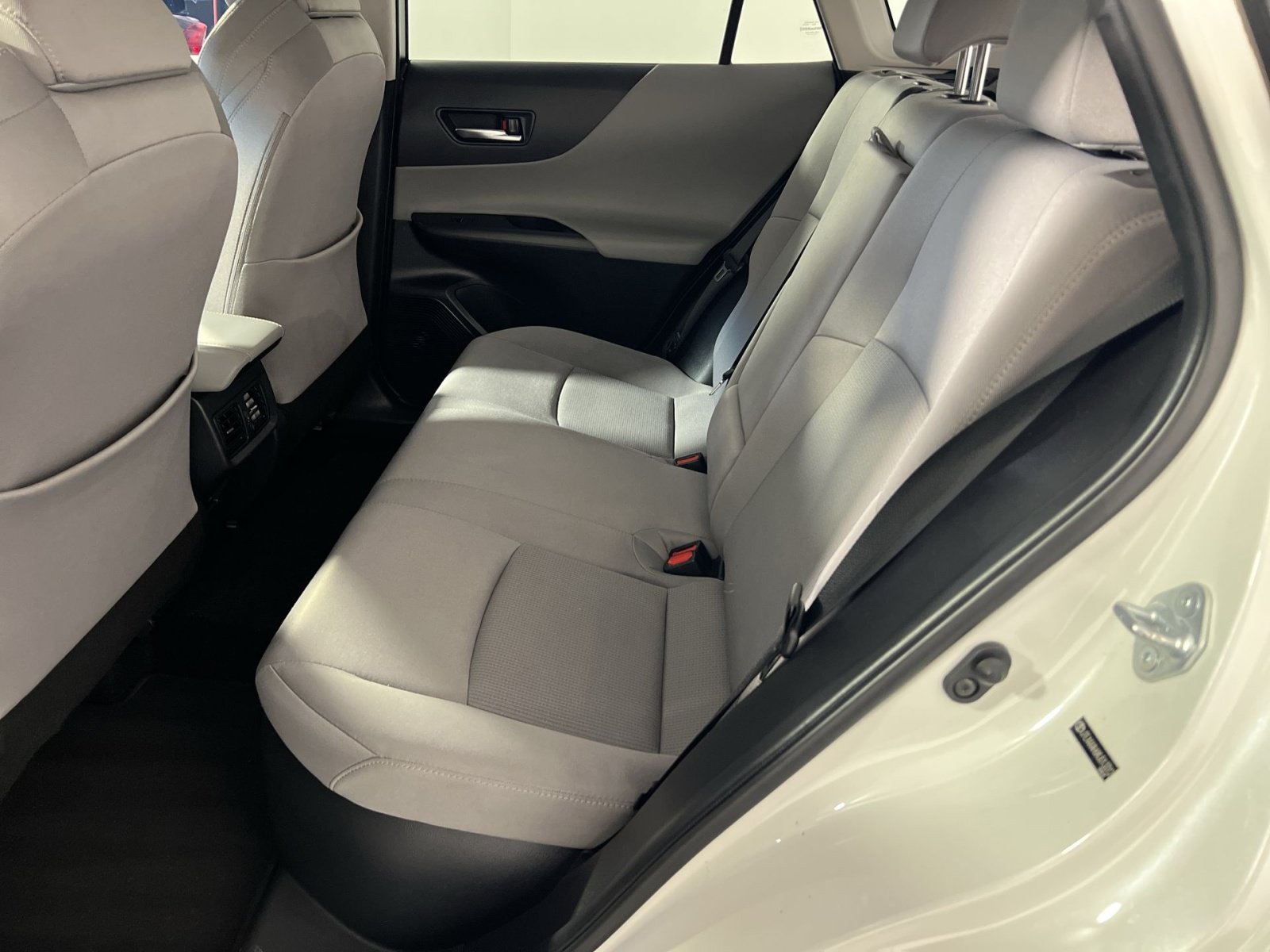Used 2021 Toyota Venza LE w/ Carpet Mat Package (TMS) AWD/4WD image 25