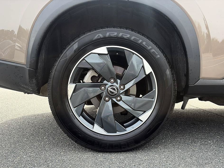 Certified 2025 Nissan Rogue SV AWD/4WD image 11