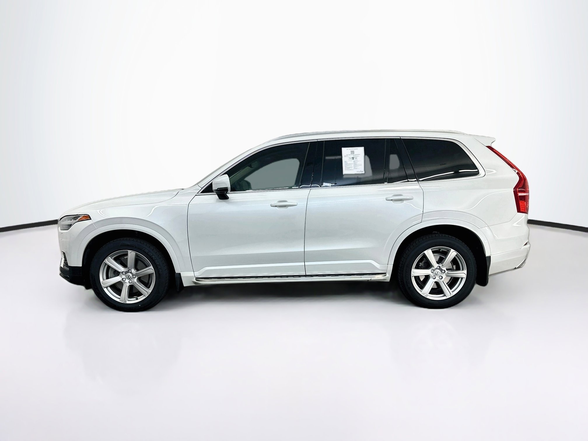 Used 2021 Volvo XC90 T6 Momentum AWD/4WD image 4