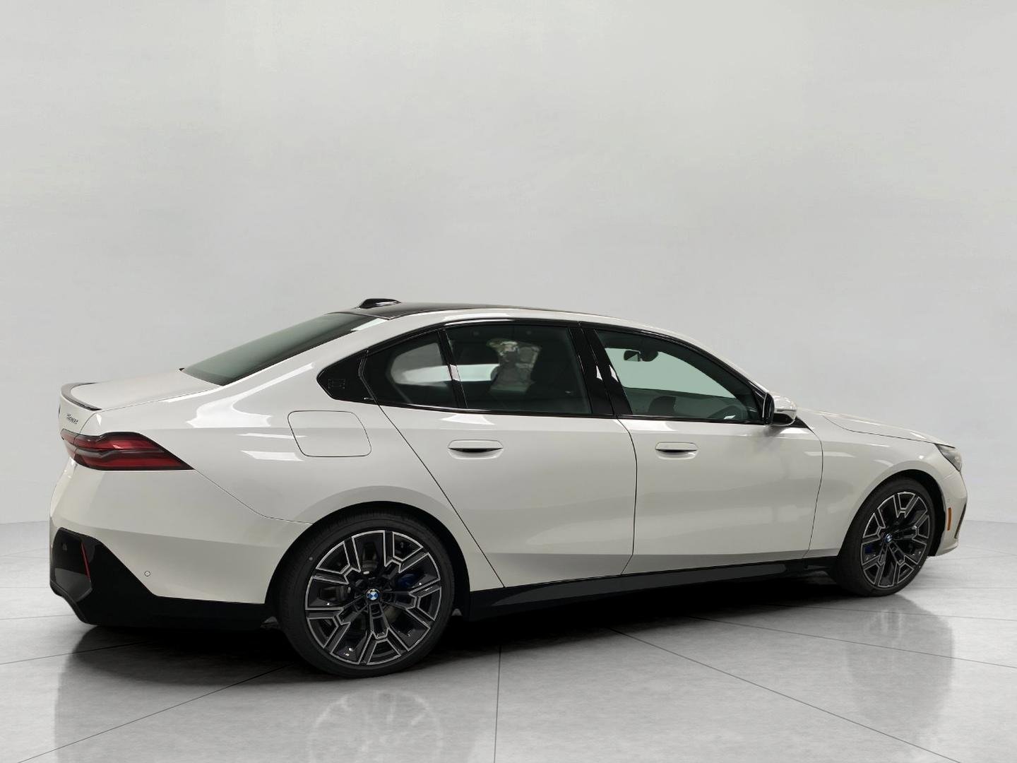 New 2026 BMW 550e xDrive w/ Executive Package AWD/4WD image 2