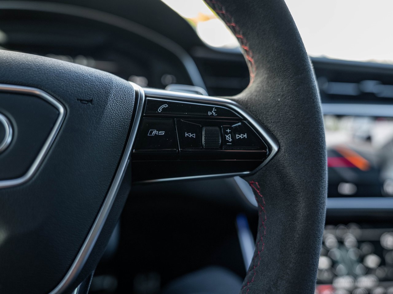 Used 2023 Audi RS 6 w/ Carbon Optic Package image 19