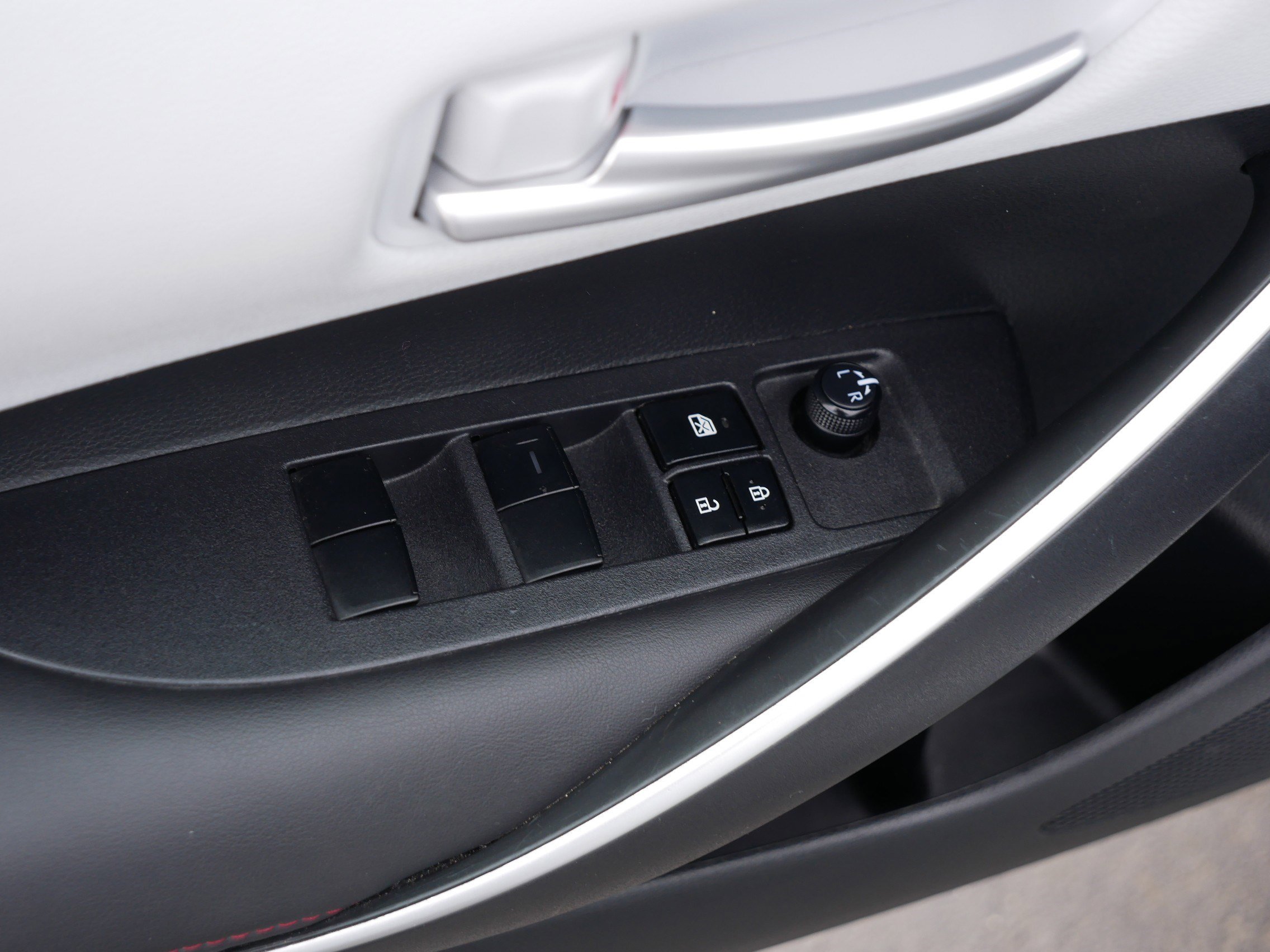 Used 2023 Toyota Corolla SE w/ SE Premium Package image 19