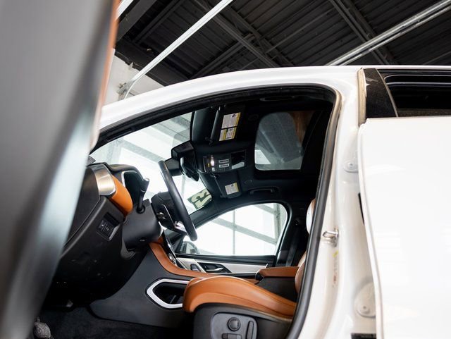 Used 2023 Jaguar F-PACE R-Dynamic S image 11