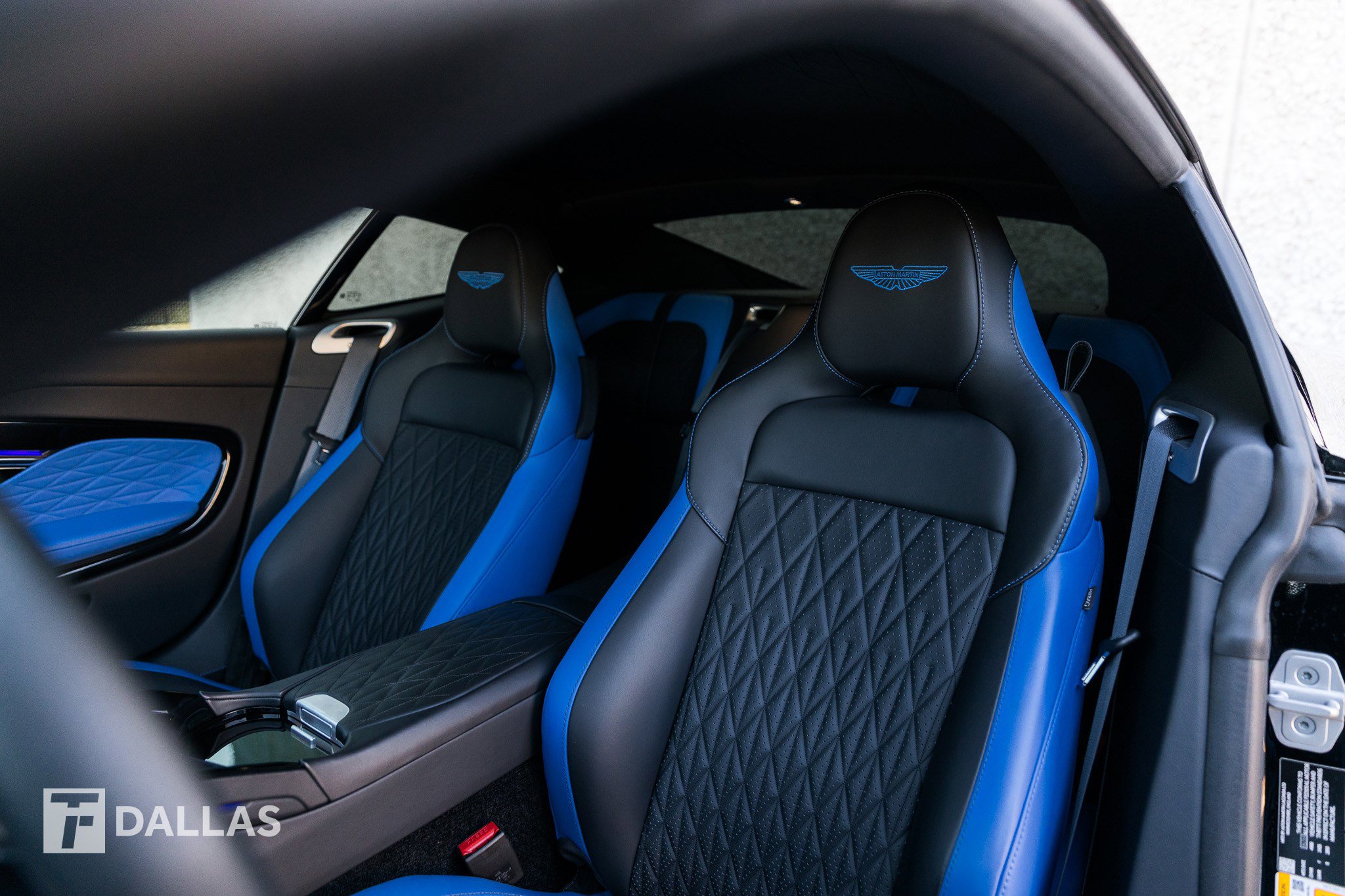 Used 2024 Aston Martin DB12 Coupe image 22