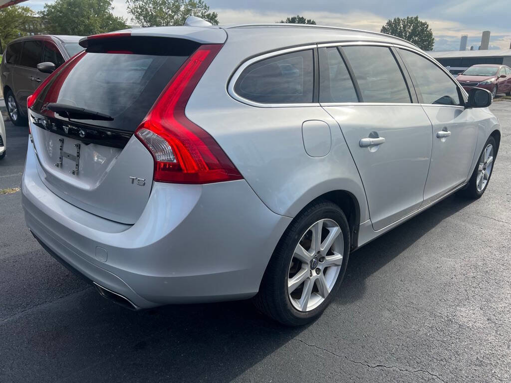 Used 2017 Volvo V60 T5 Premier w/ Convenience Package image 8