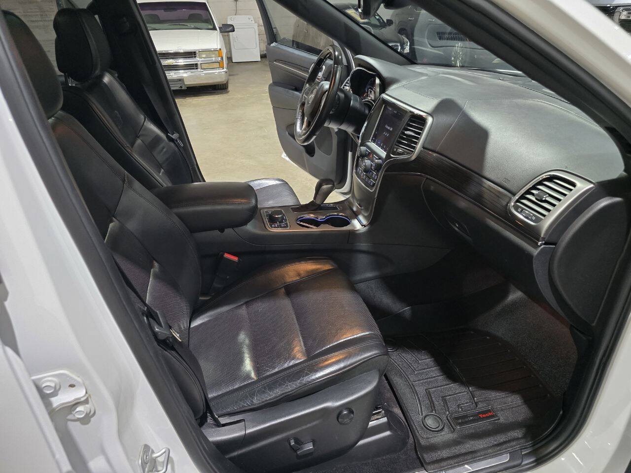 Used 2018 Jeep Grand Cherokee Overland AWD/4WD image 35