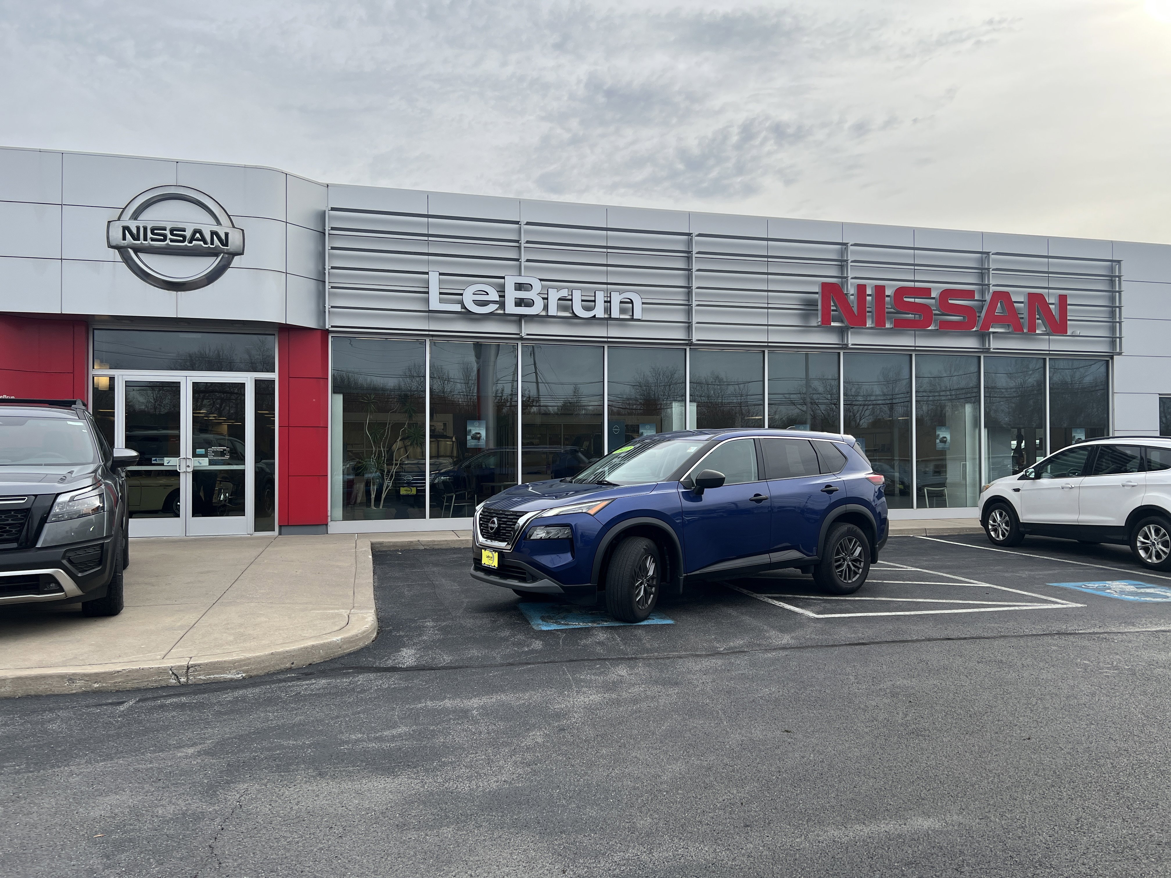 Used 2022 Nissan Rogue S image 1
