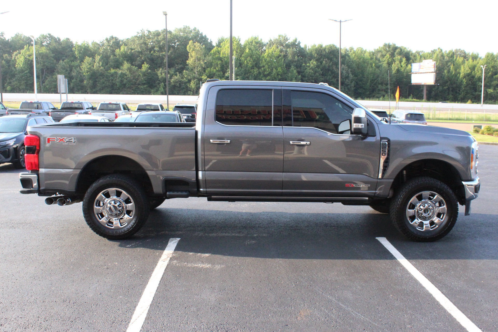 Used 2023 Ford F250 Lariat w/ Lariat Ultimate Package AWD/4WD image 5