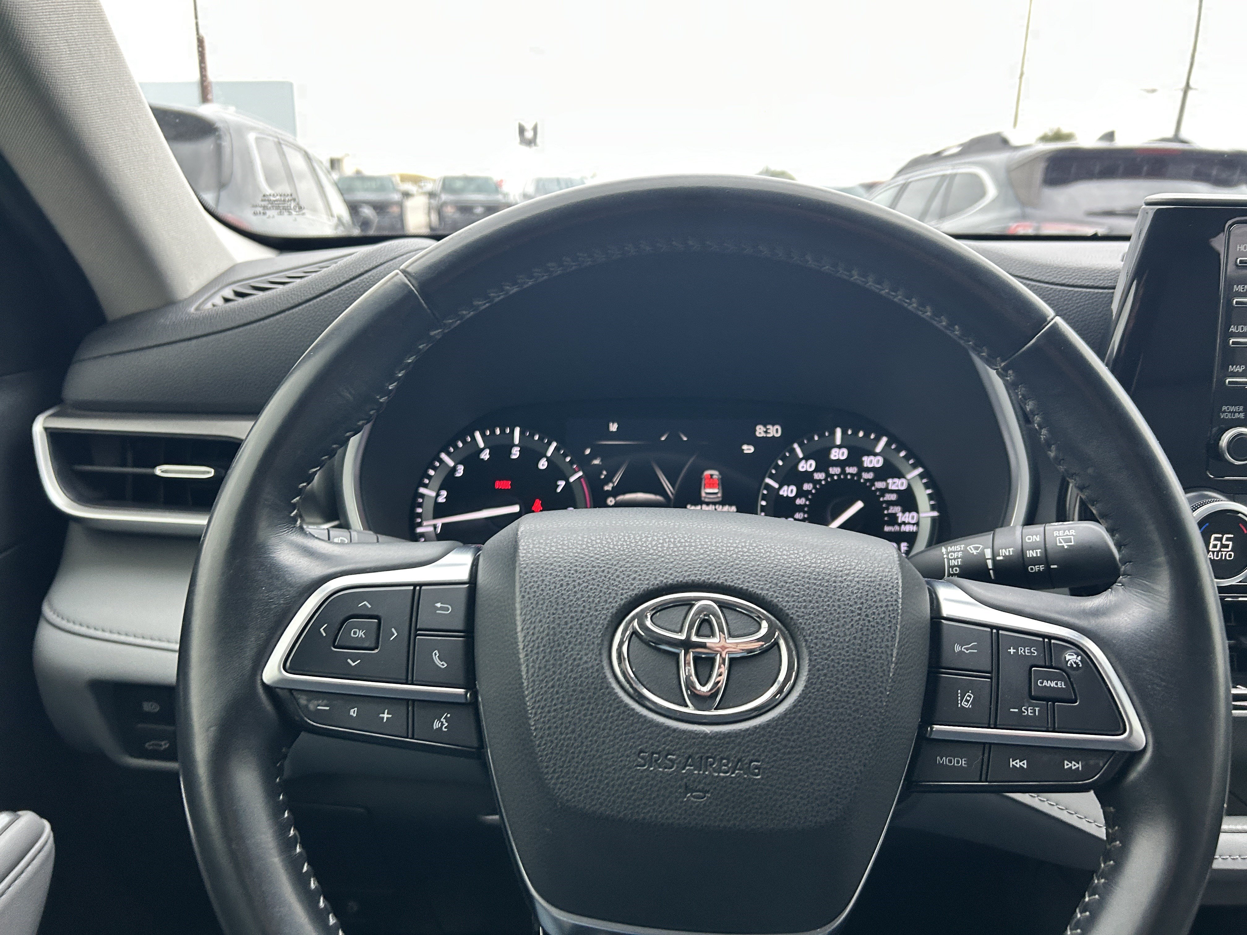 Used 2021 Toyota Highlander XLE AWD/4WD image 17
