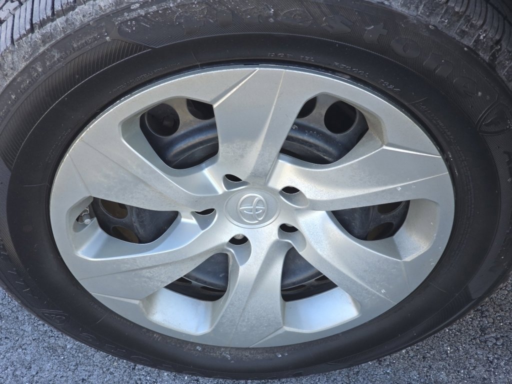 Used 2021 Toyota RAV4 LE image 30