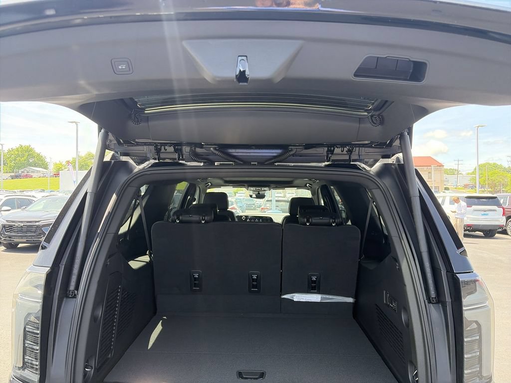 New 2026 Chevrolet Suburban High Country AWD/4WD image 31