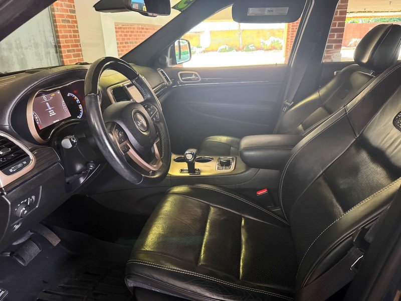 Used 2015 Jeep Grand Cherokee Overland w/ Advanced Technology Group AWD/4WD image 15