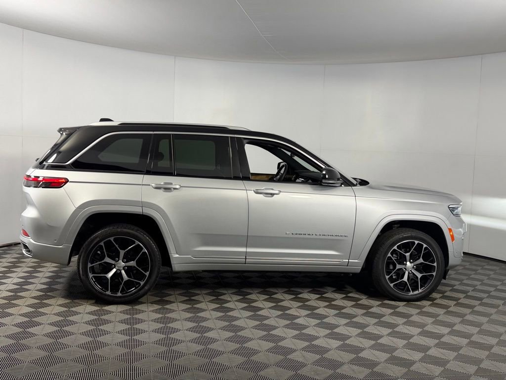 Used 2023 Jeep Grand Cherokee Summit image 7