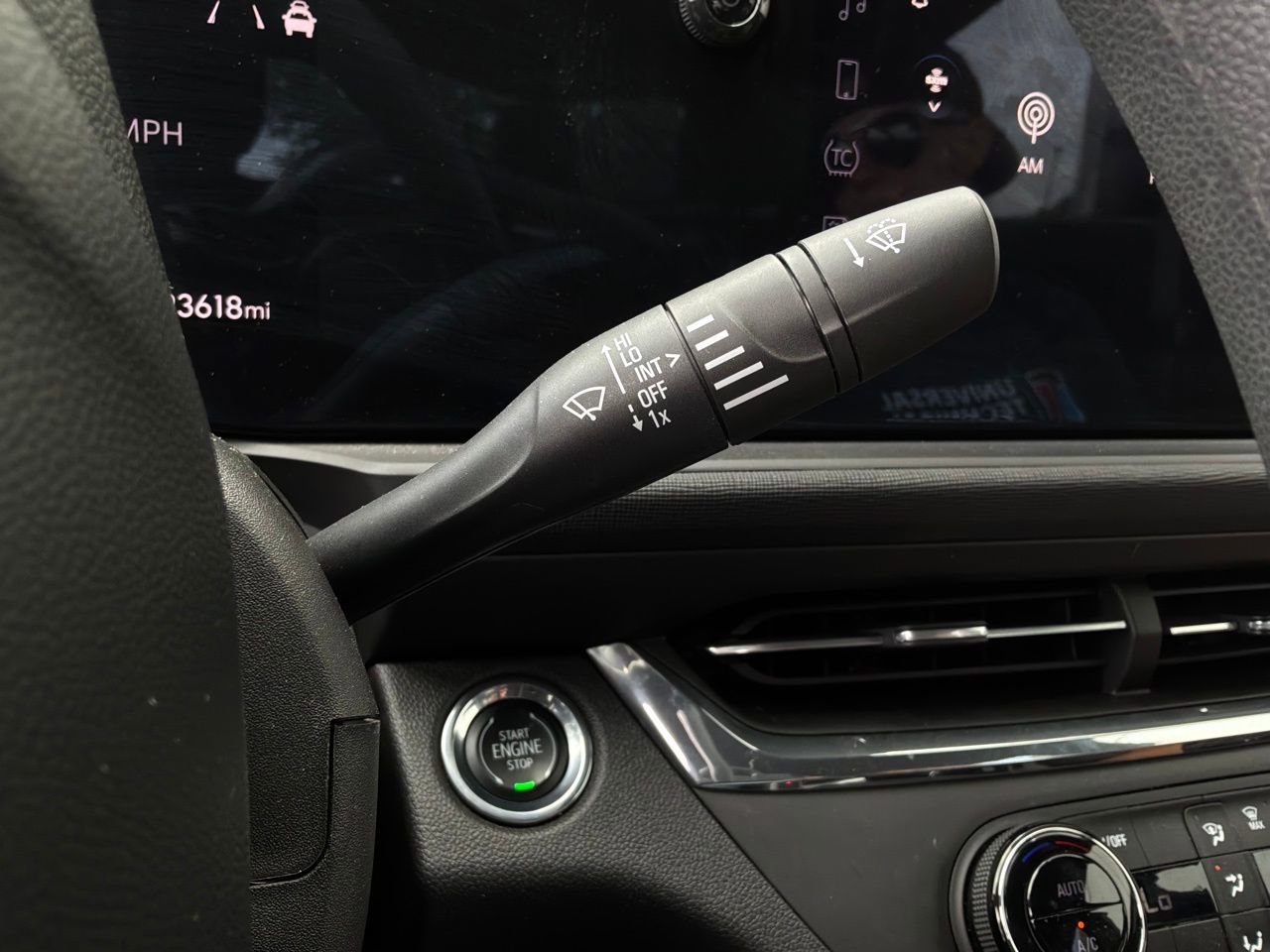 Used 2025 Buick Envista Preferred image 36