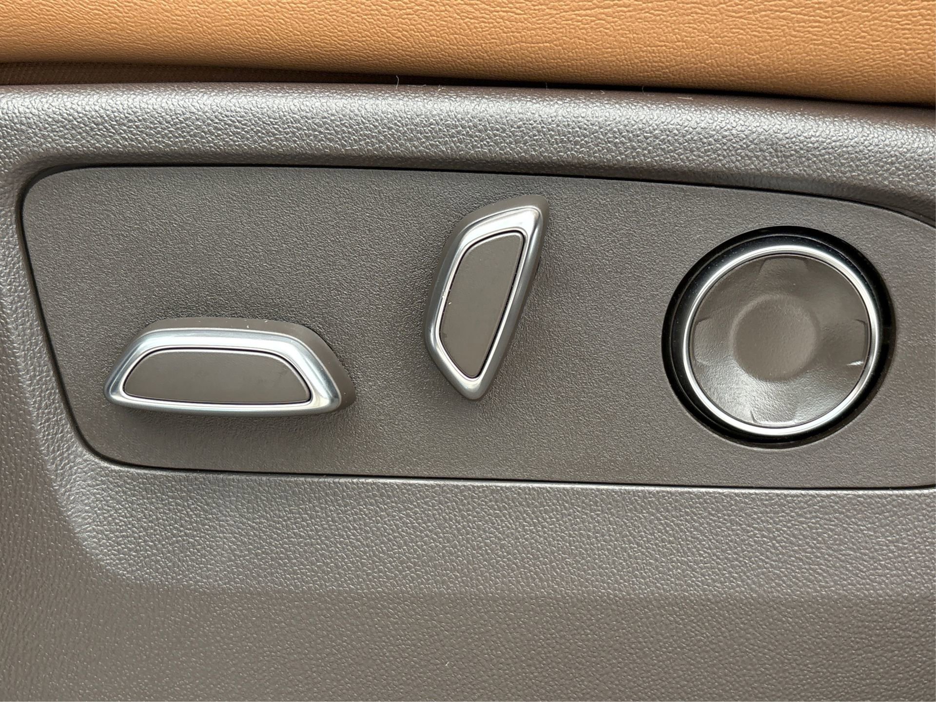 New 2025 Cadillac Escalade ESV Premium Luxury image 32