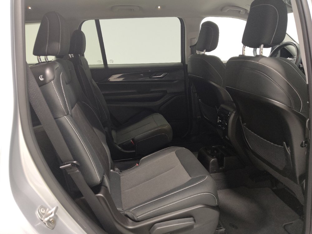 Used 2023 Jeep Grand Cherokee L Laredo AWD/4WD image 19
